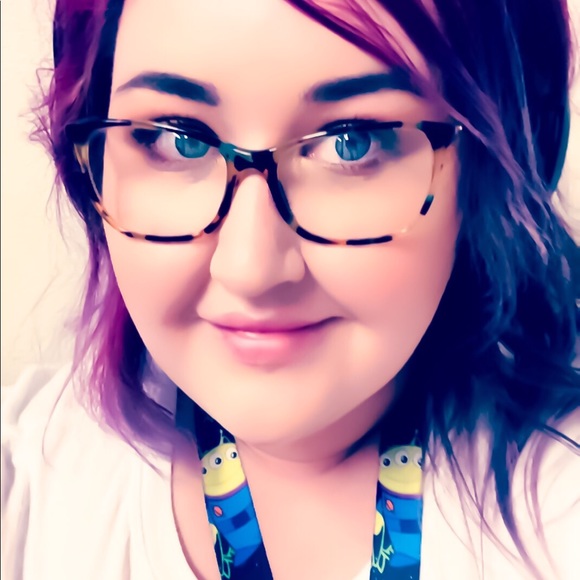 Meet your Posher, Brooke - Picture 1 of 1